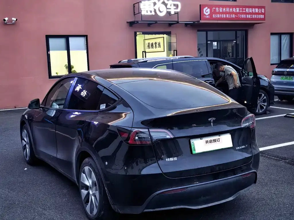 Tesla Model Y — фото 4
