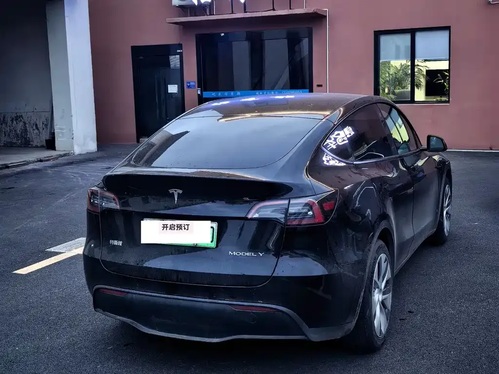 Tesla Model Y — фото 6