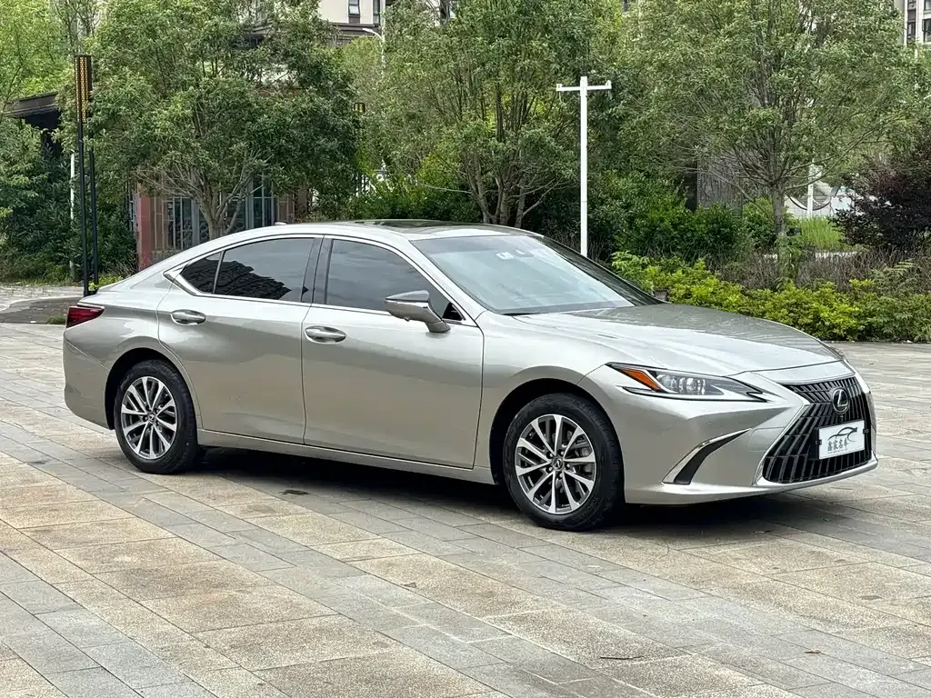 Lexus ES — фото 7