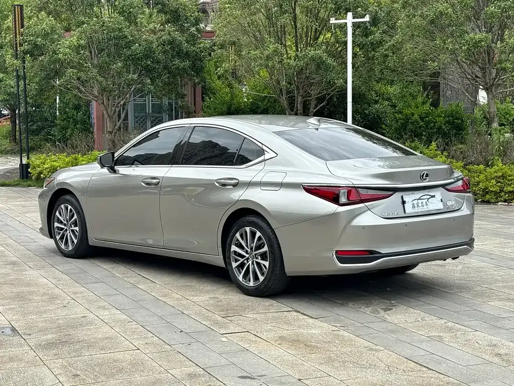 Lexus ES — фото 8