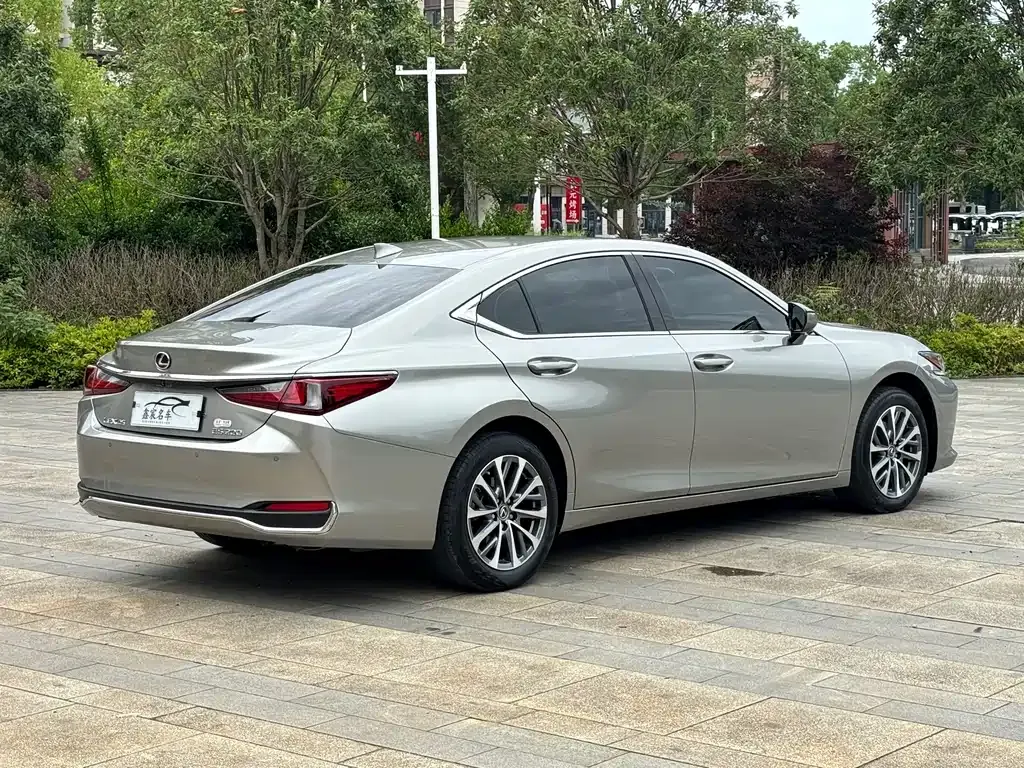 Lexus ES — фото 6