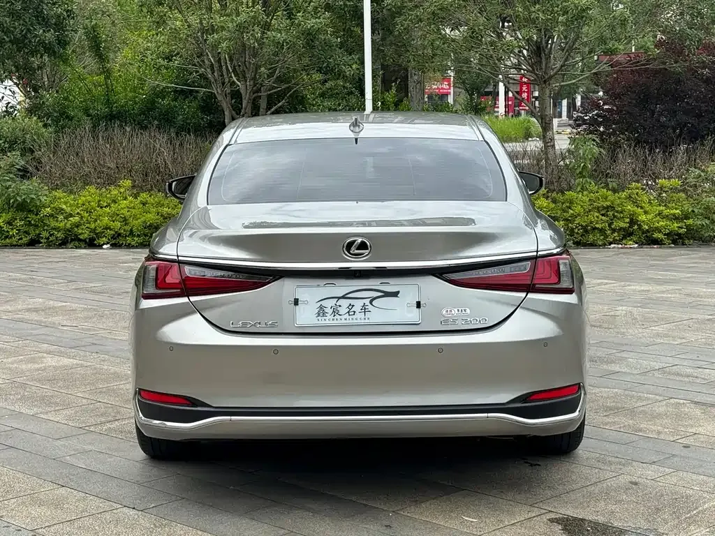 Lexus ES — фото 4