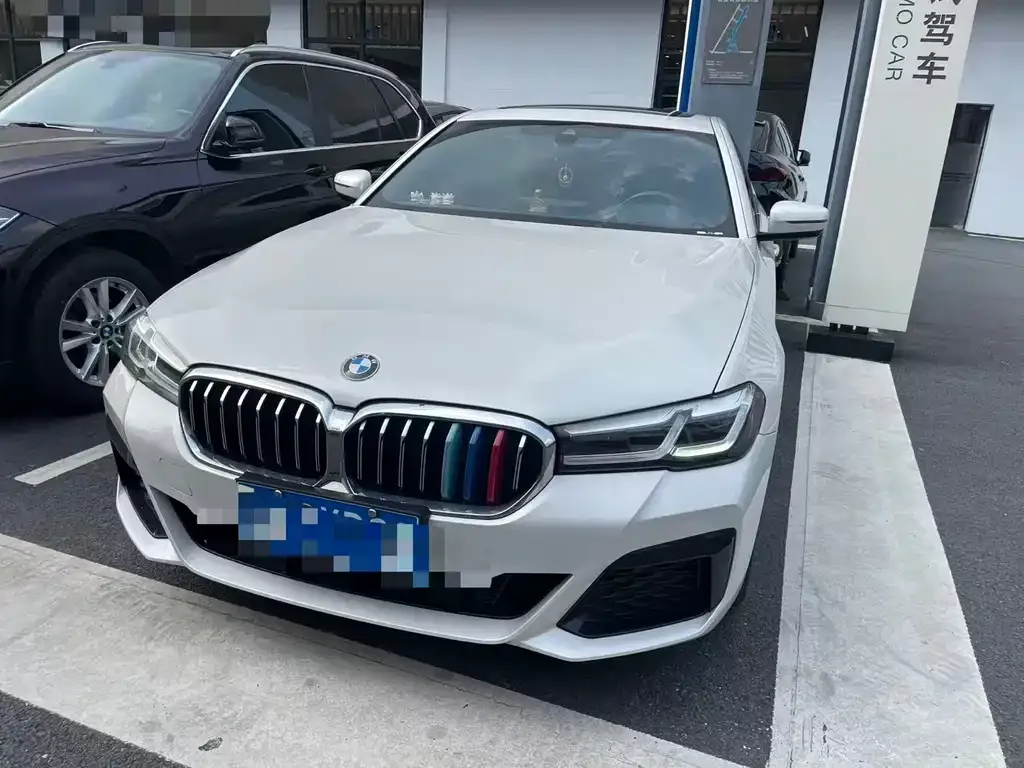 BMW 5 Series — фото 1