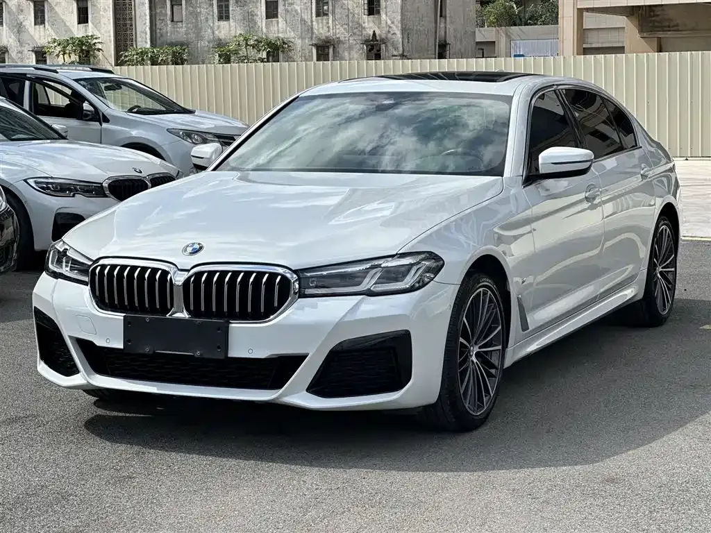 BMW 5 Series — фото 1