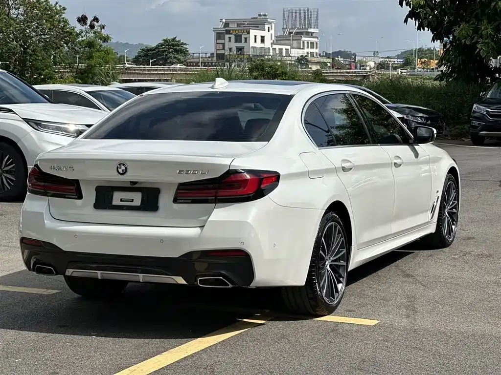 BMW 5 Series — фото 4