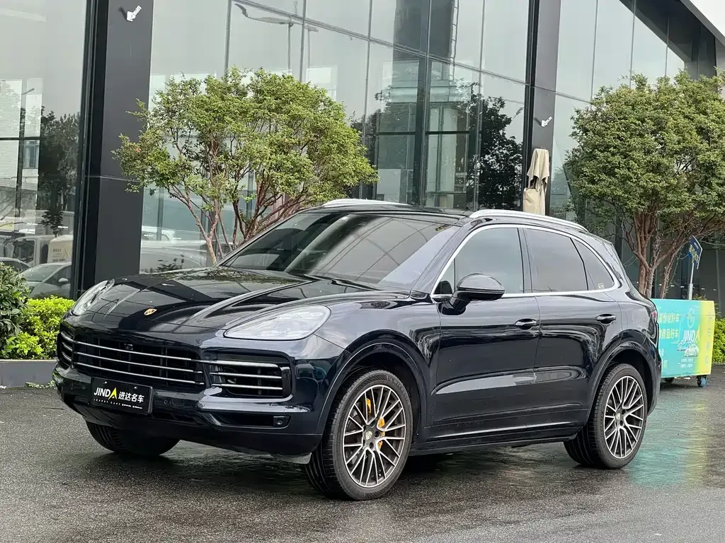 Porsche Cayenne — фото 1