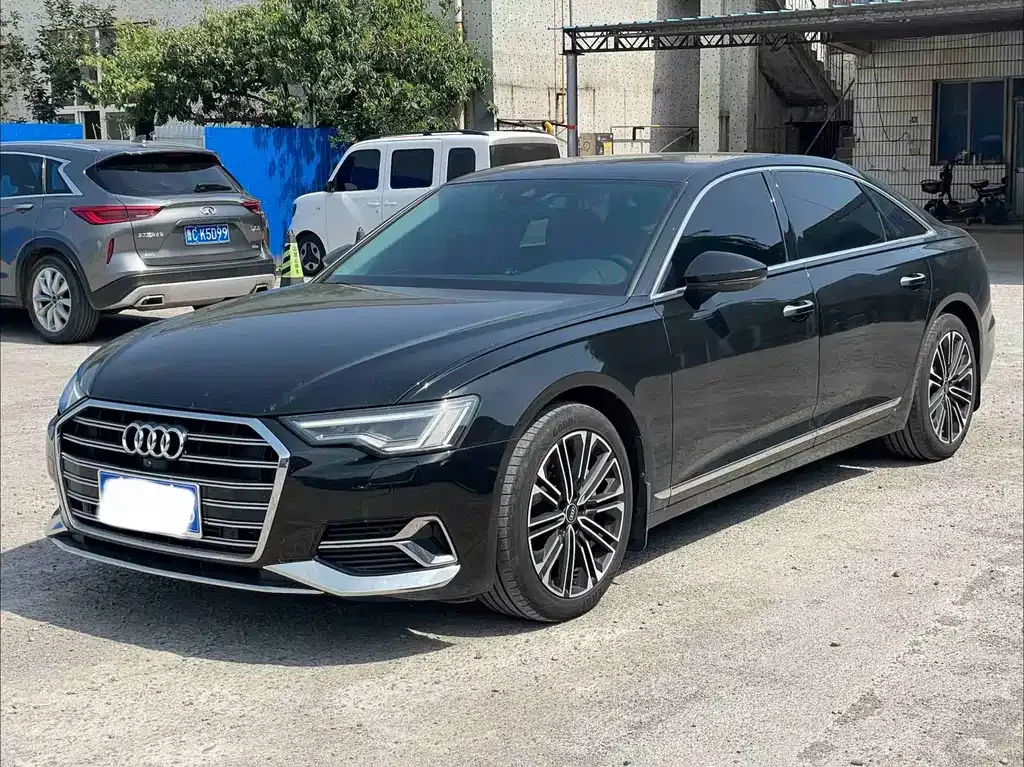 Audi A6L — фото 1