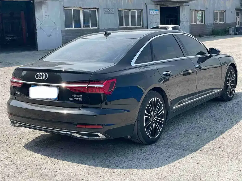 Audi A6L — фото 9