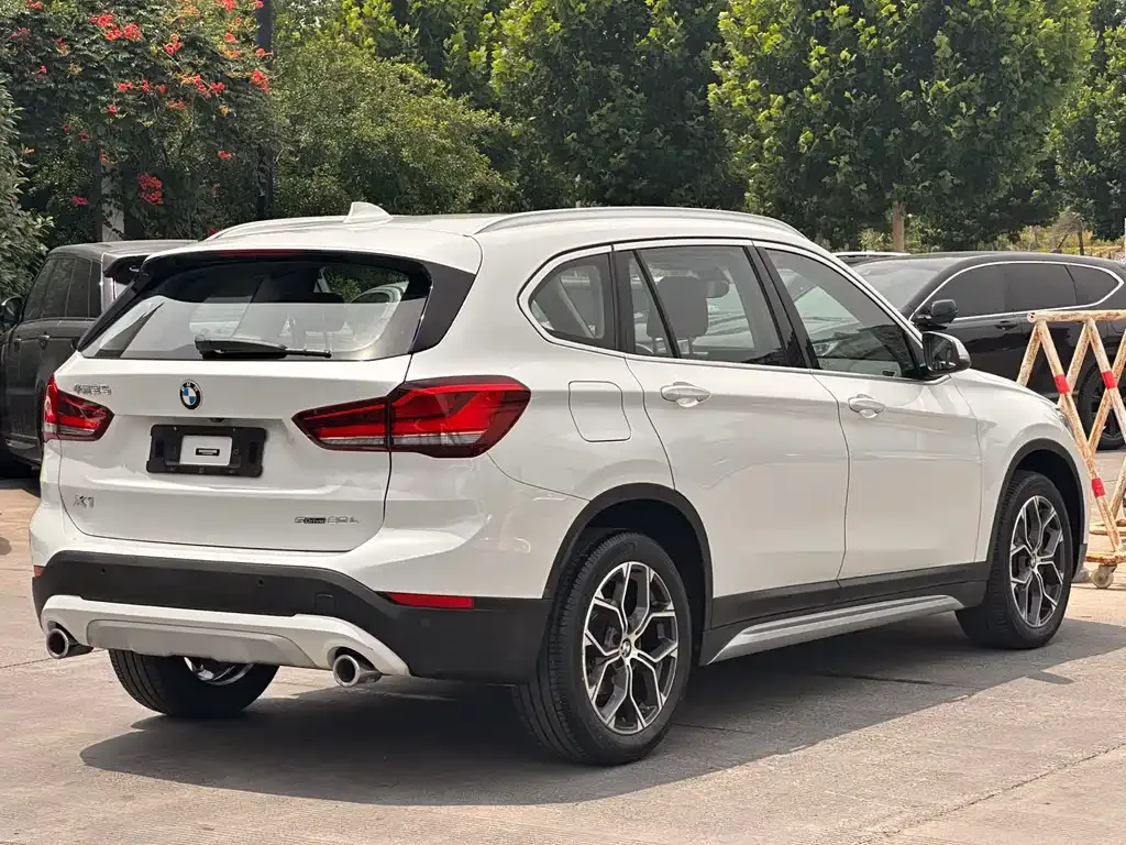 BMW X1 — фото 9