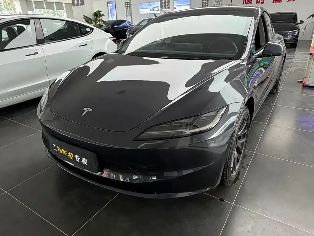 Tesla Model 3 — фото 1