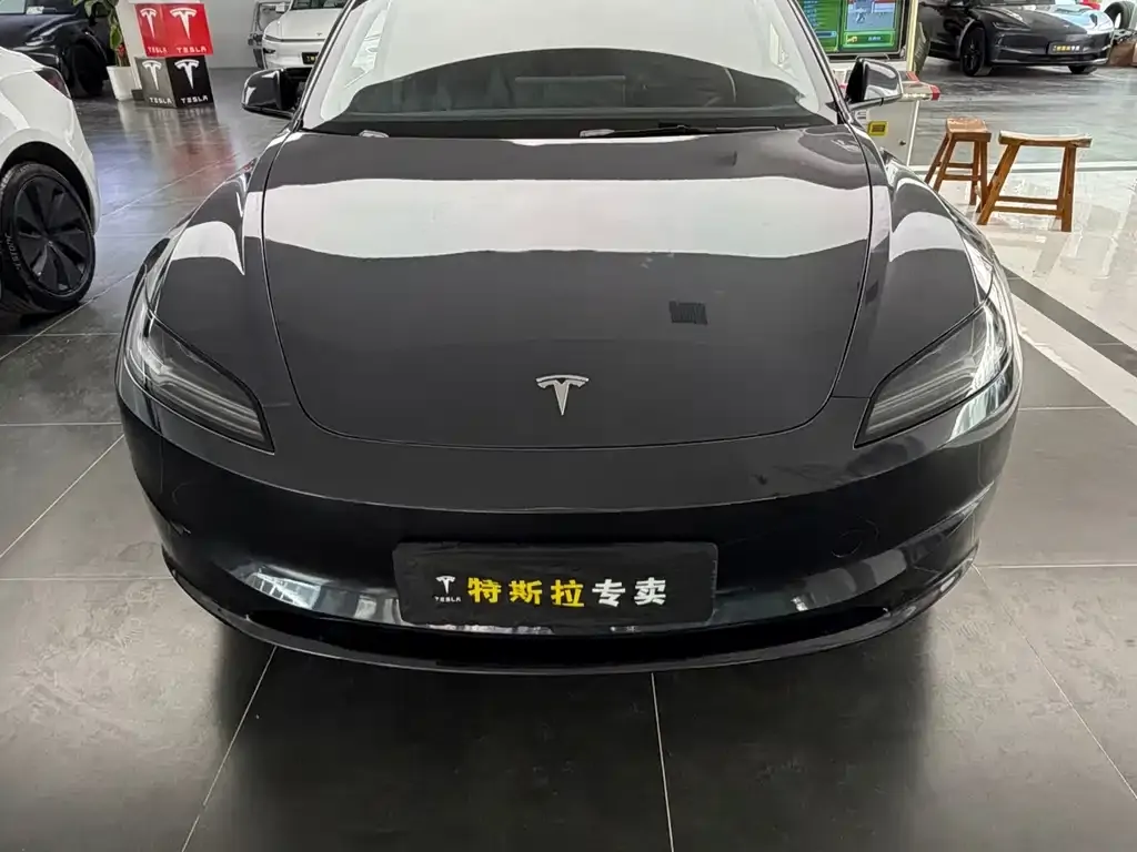 Tesla Model 3 — фото 2