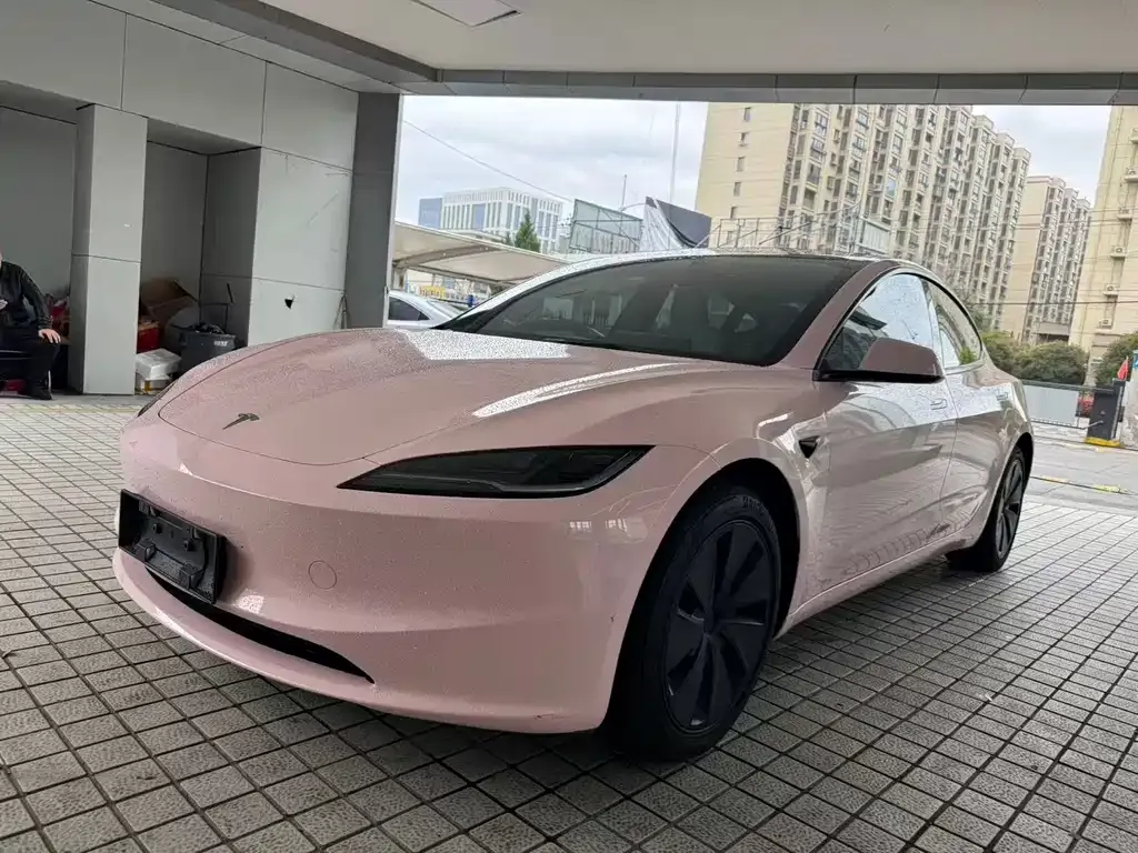 Tesla Model 3 — фото 1