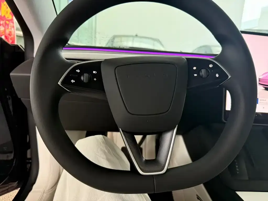 Tesla Model 3 — фото 7