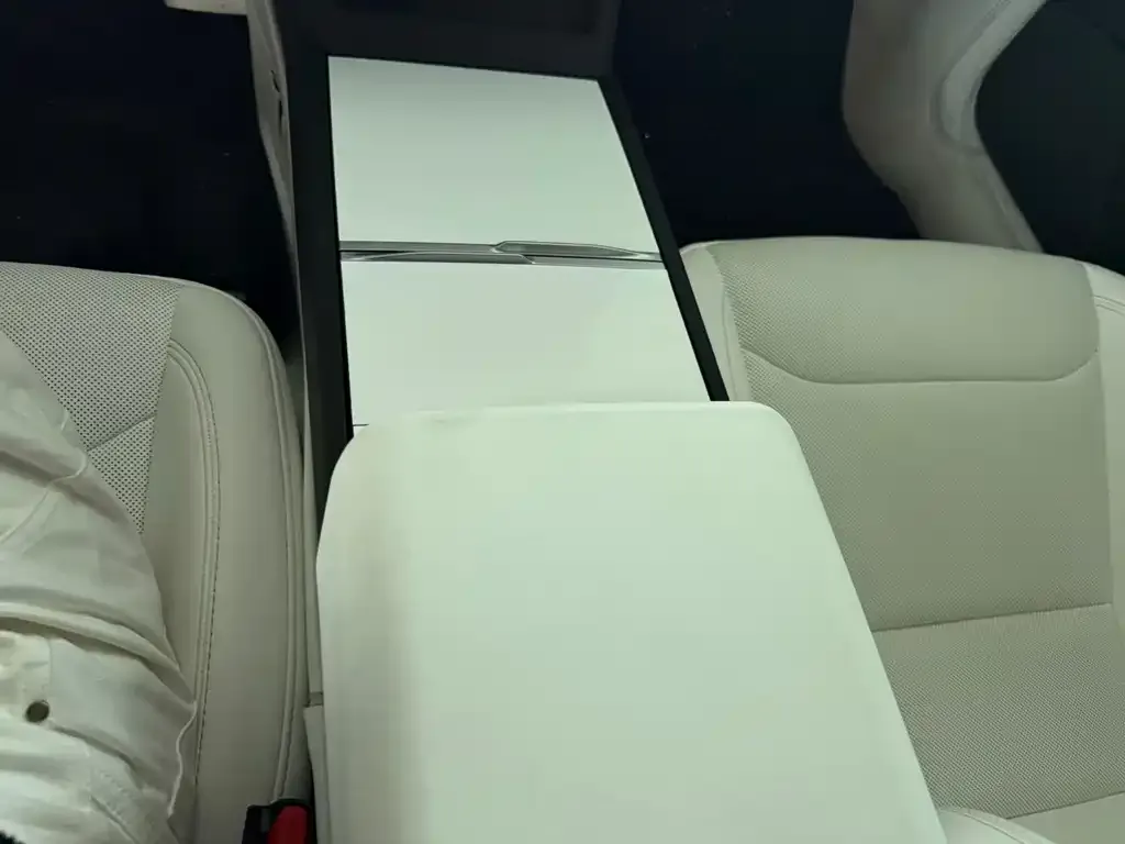 Tesla Model 3 — фото 2