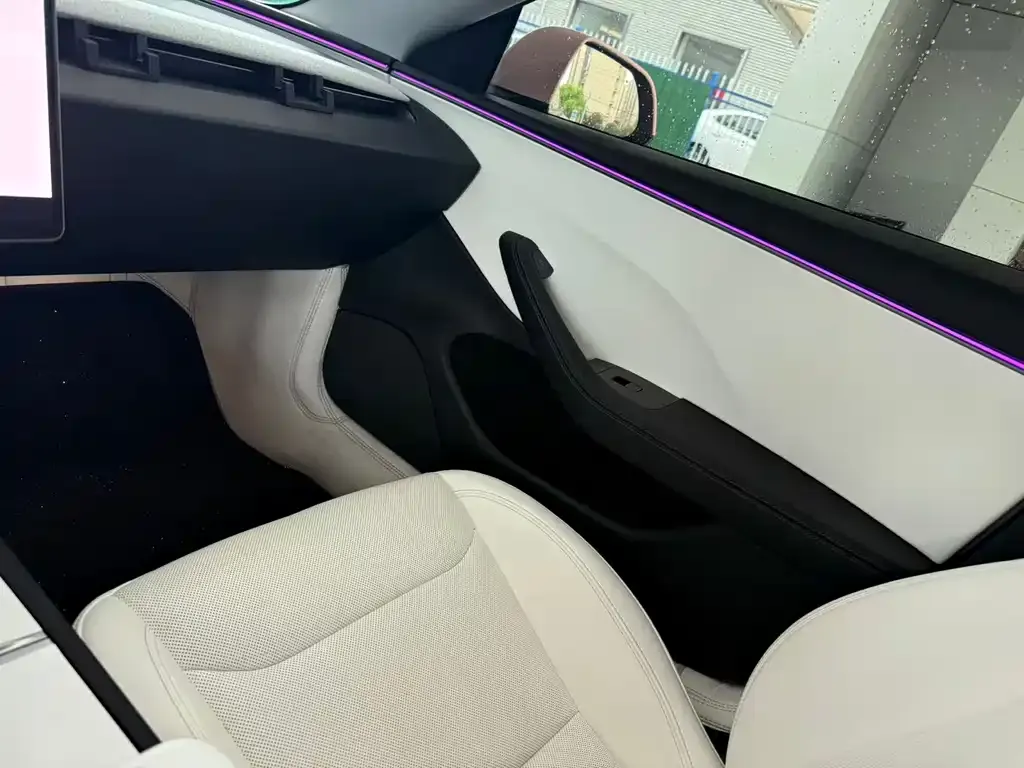 Tesla Model 3 — фото 9