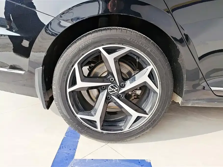Volkswagen Passat — фото 10