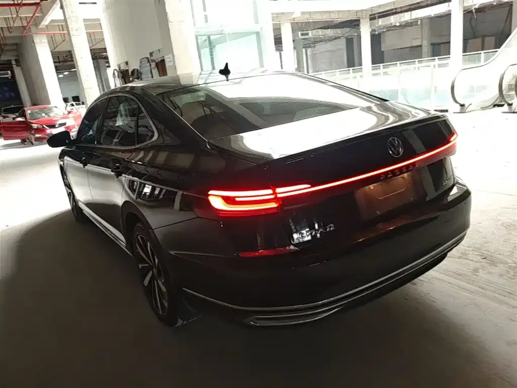 Volkswagen Passat — фото 10