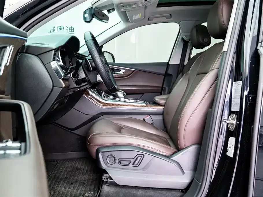 Audi Q7 2021 из CN, фото 10