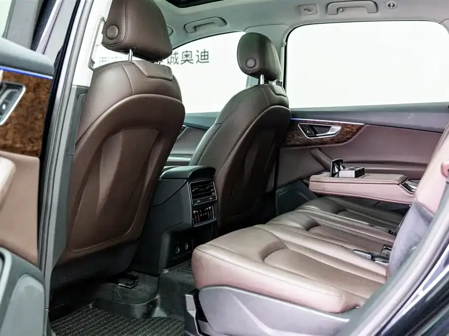 Audi Q7 2021 из CN, фото 6