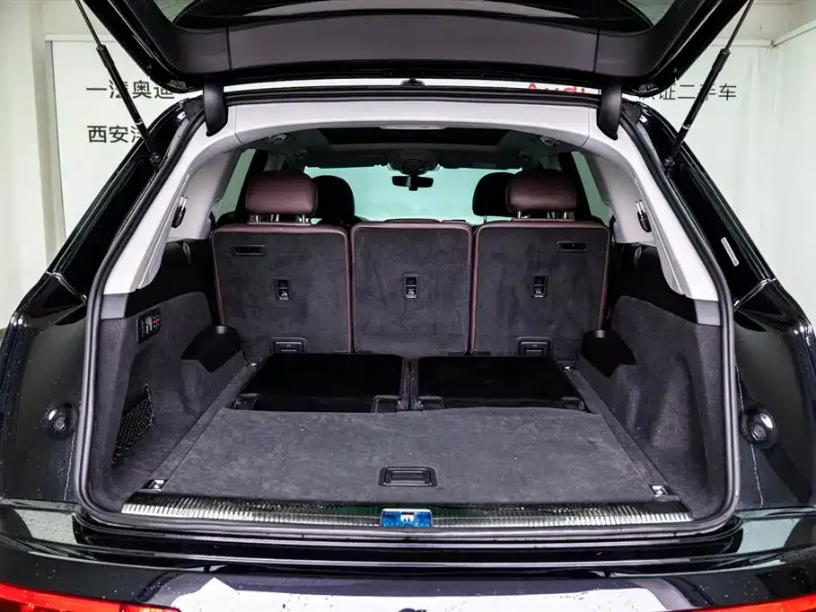Audi Q7 2021 из CN, фото 7