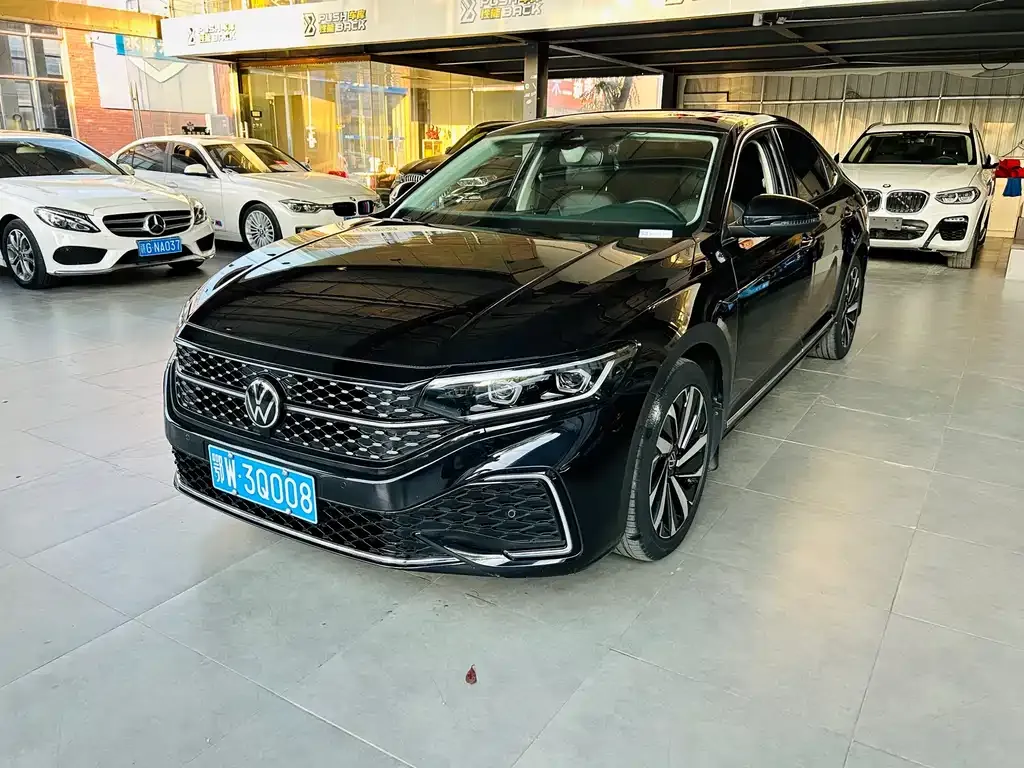 Volkswagen Passat — фото 1