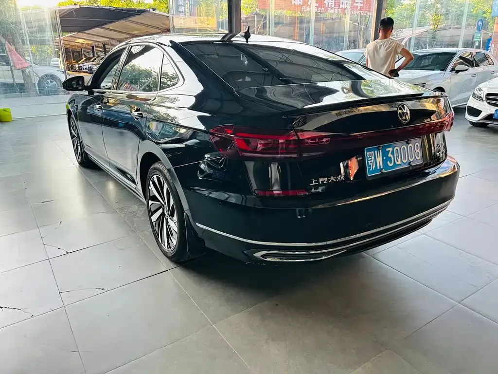 Volkswagen Passat — фото 6