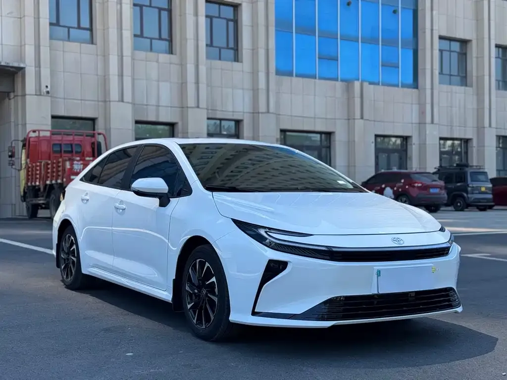 Toyota Corolla — фото 7