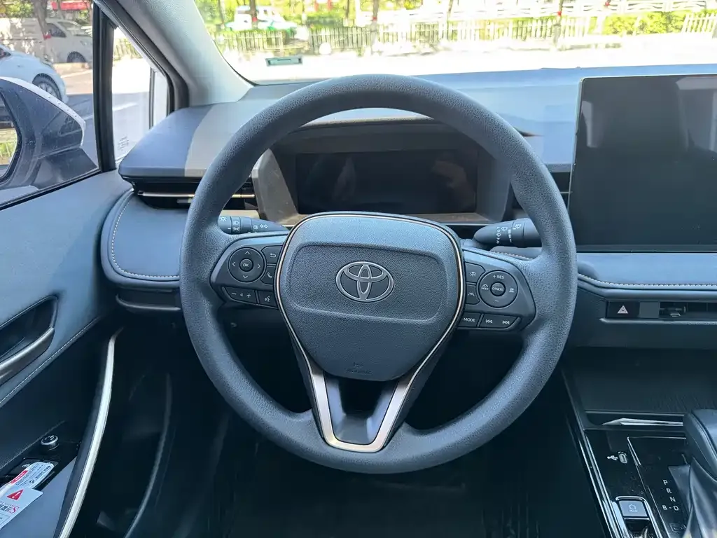Toyota Corolla — фото 5