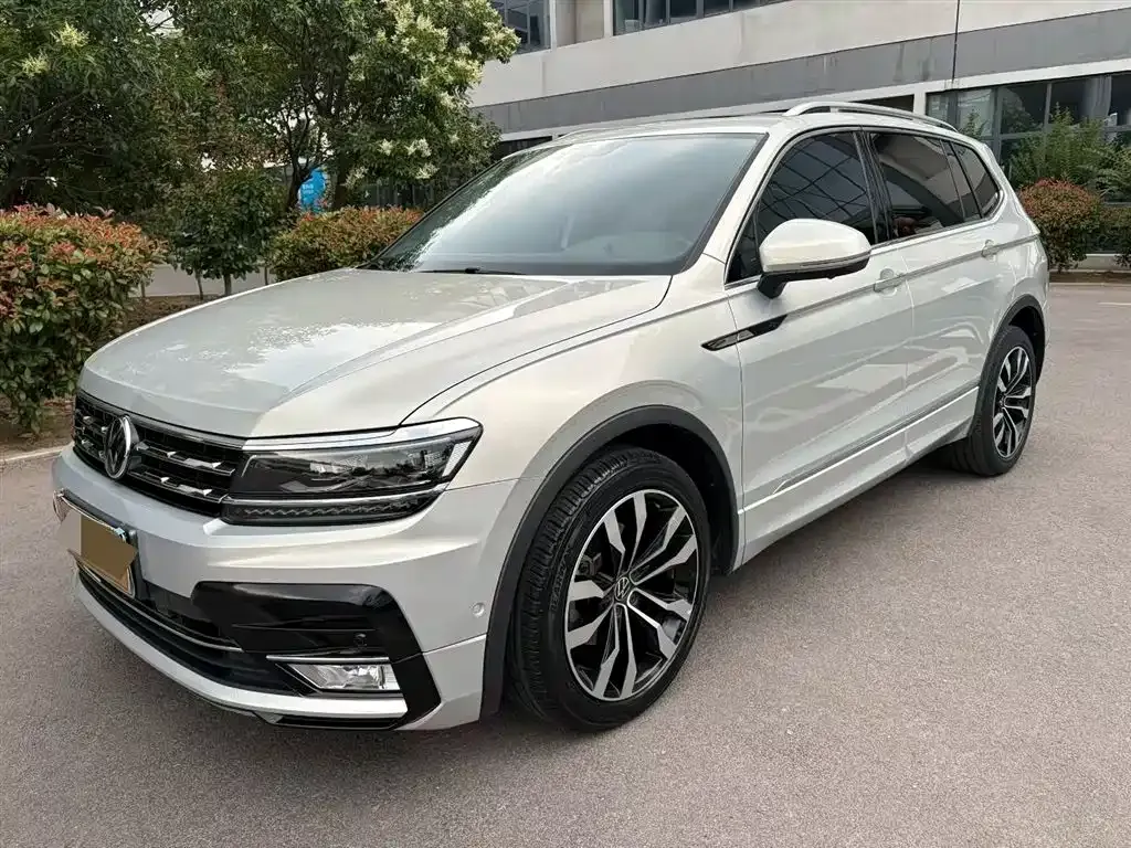 Volkswagen Tiguan L — фото 1