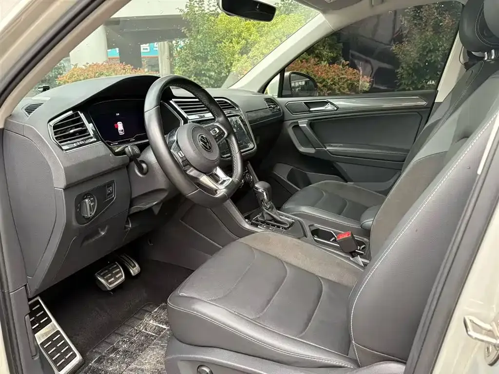 Volkswagen Tiguan L — фото 2