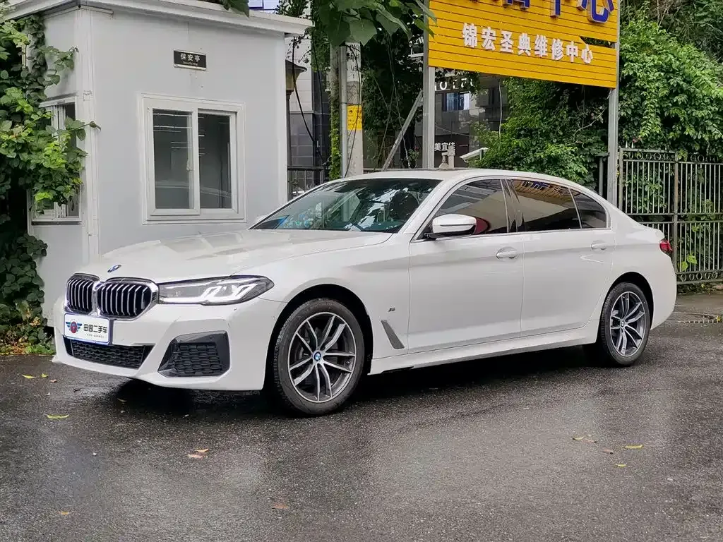 BMW 5 Series — фото 1