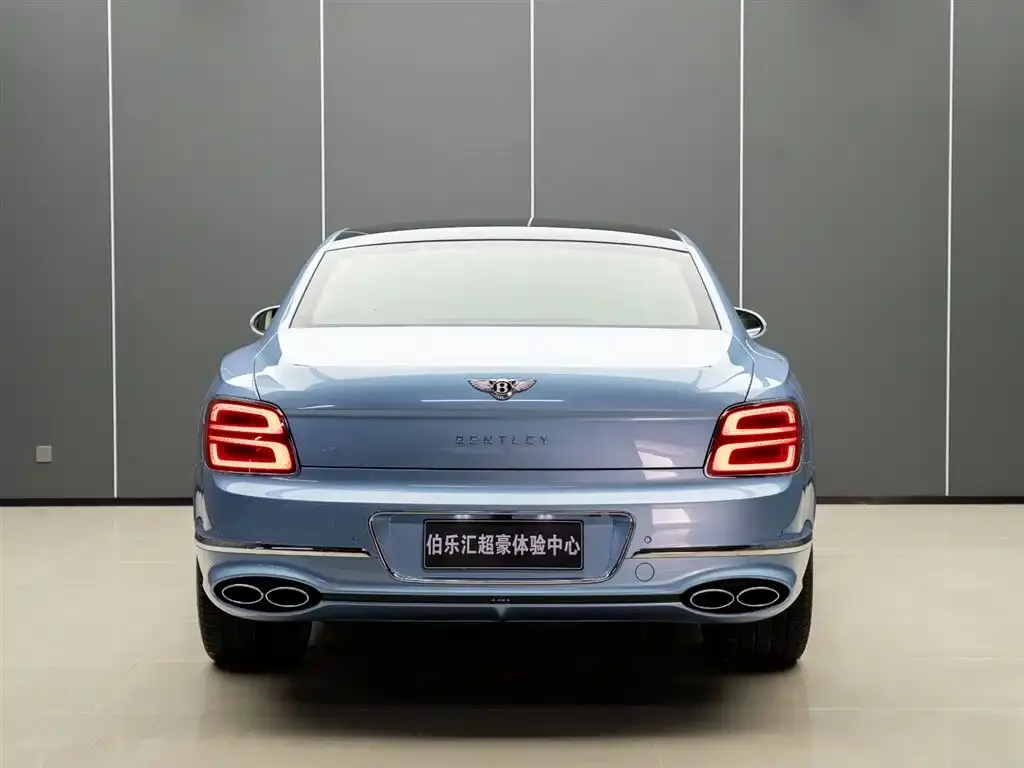 Bentley Flying Spur — фото 3
