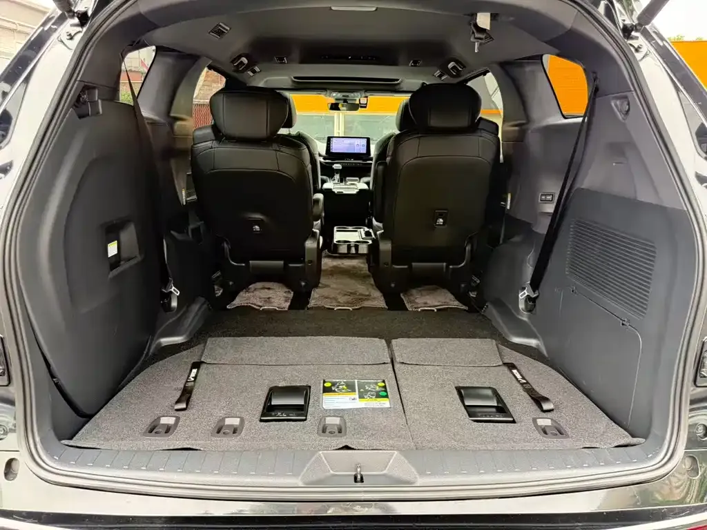 Toyota Sienna — фото 5