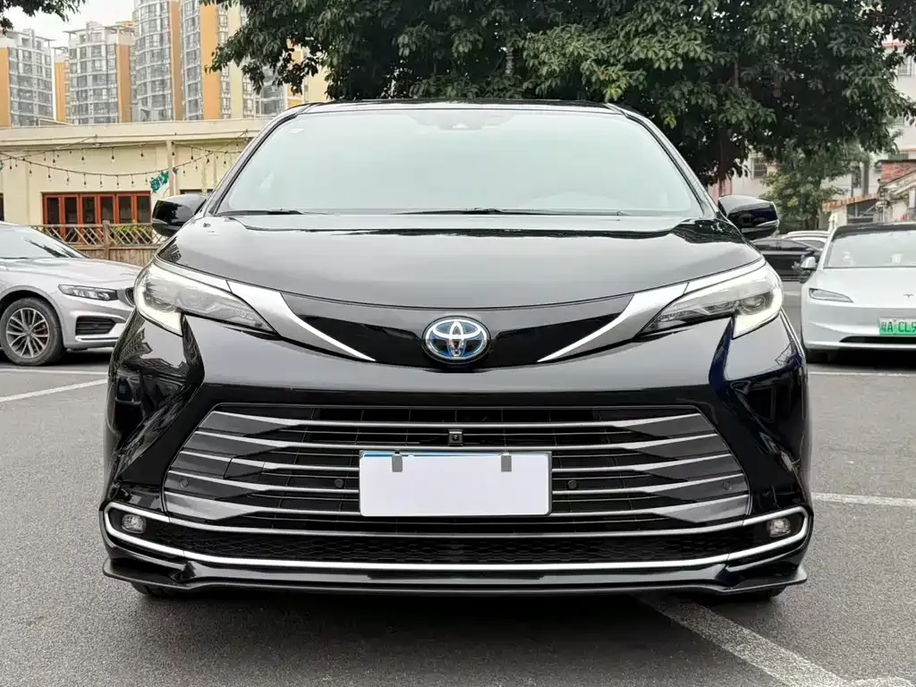 Toyota Sienna — фото 10