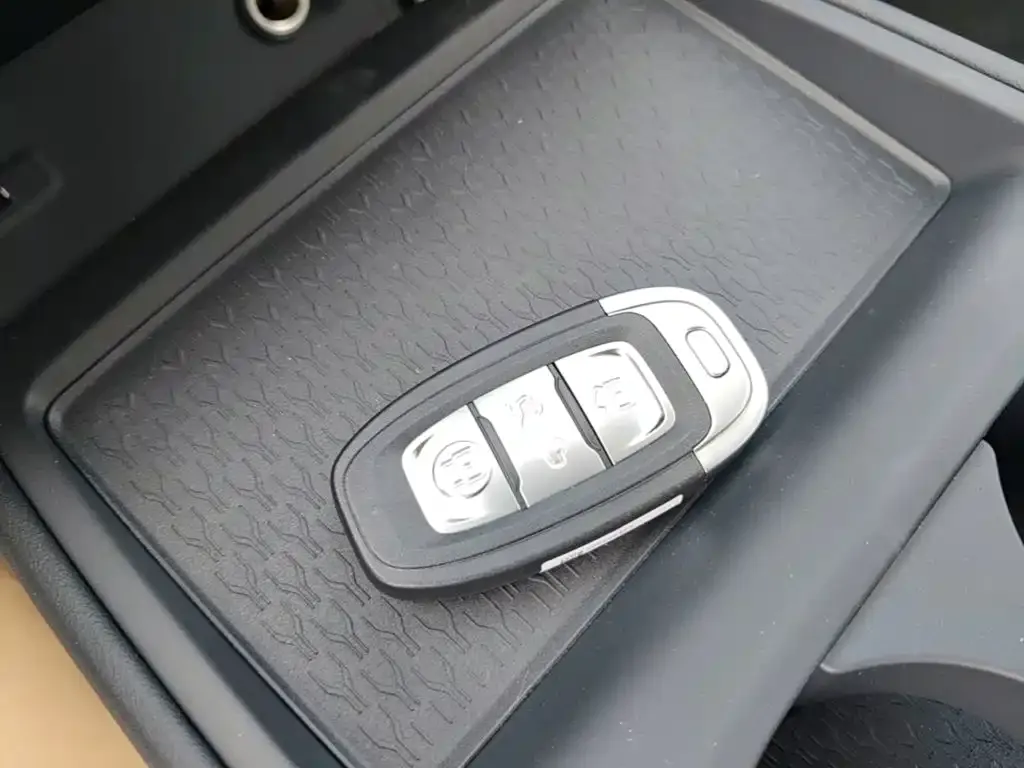 Hongqi E-QM5 — фото 3