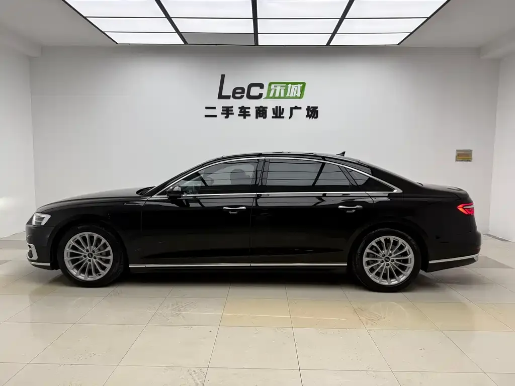 Audi A8 — фото 4