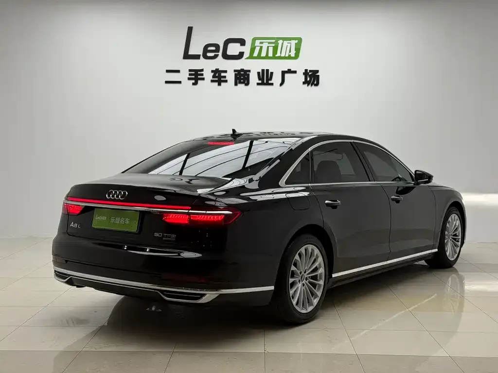 Audi A8 — фото 5