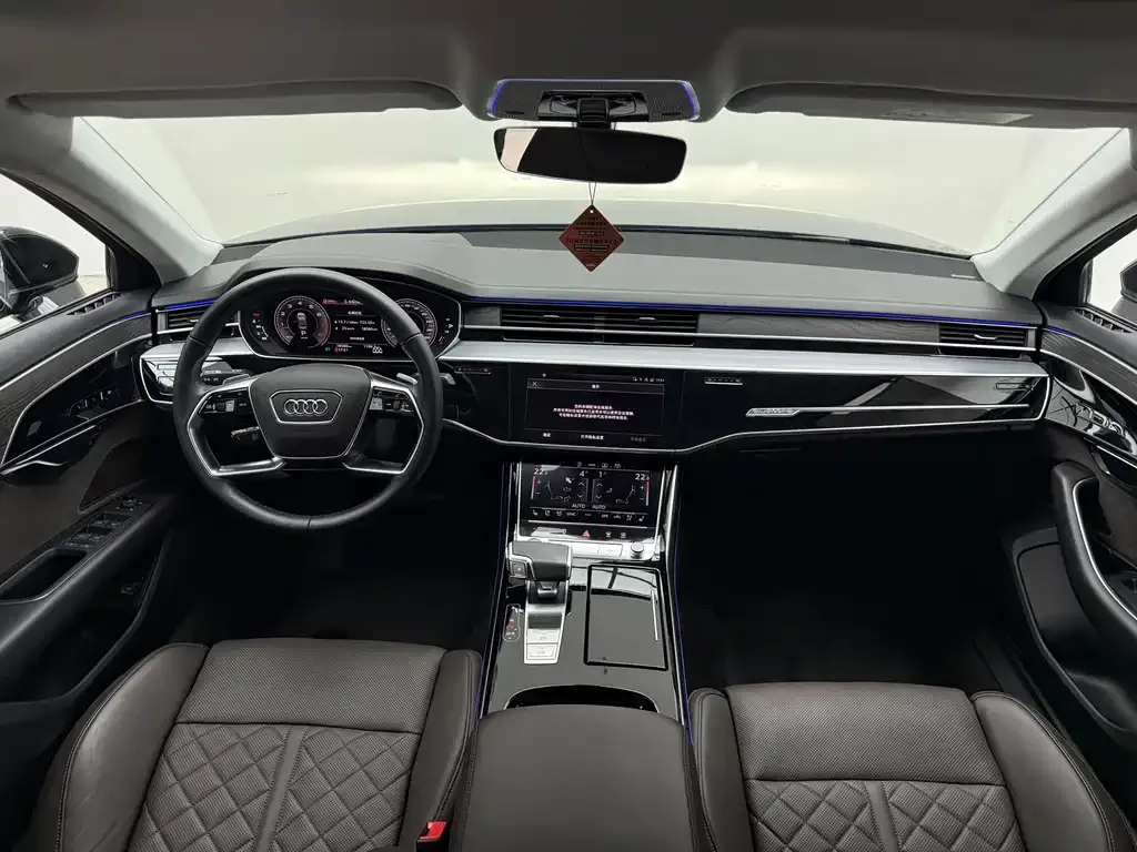 Audi A8 — фото 8