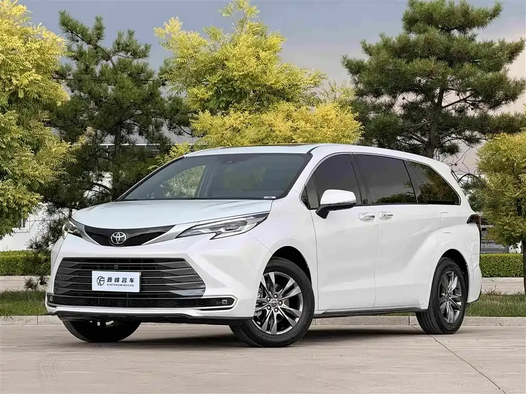 Toyota Sienna — фото 1