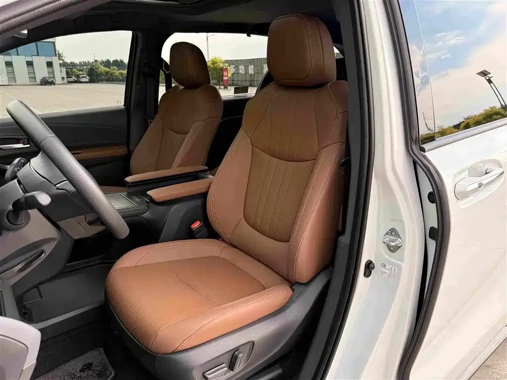 Toyota Sienna — фото 4
