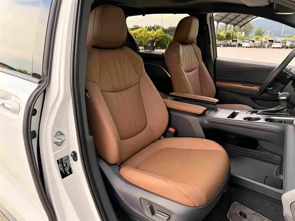 Toyota Sienna — фото 2