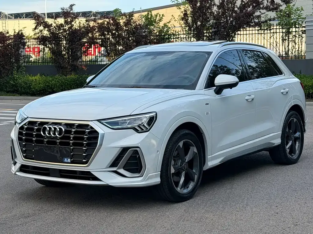 Audi Q3 — фото 1
