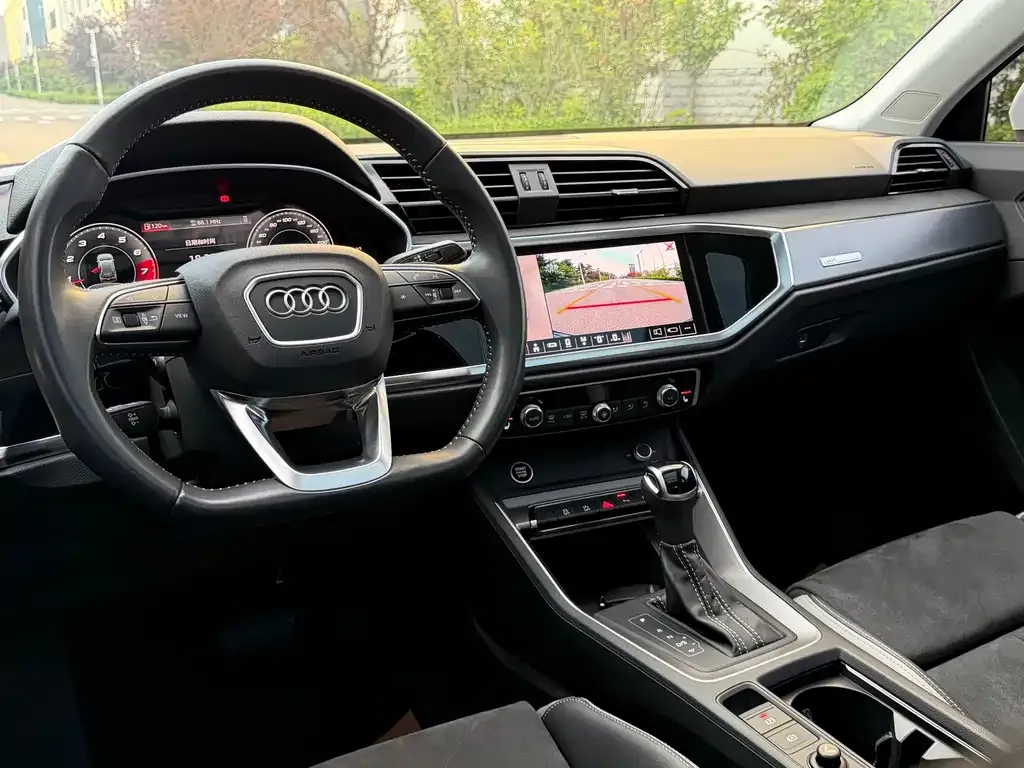 Audi Q3 — фото 10