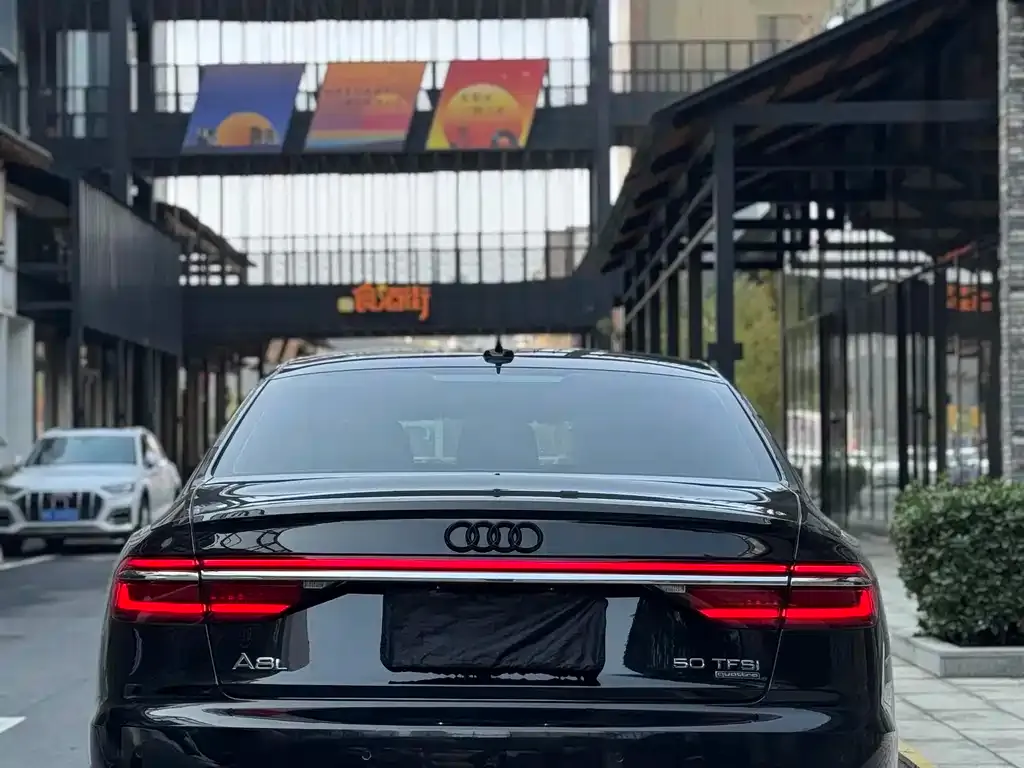 Audi A8 — фото 9