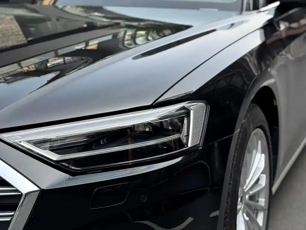 Audi A8 — фото 5