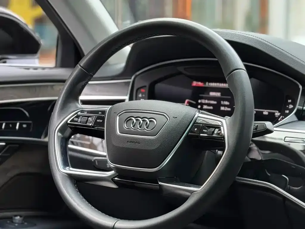 Audi A8 — фото 7