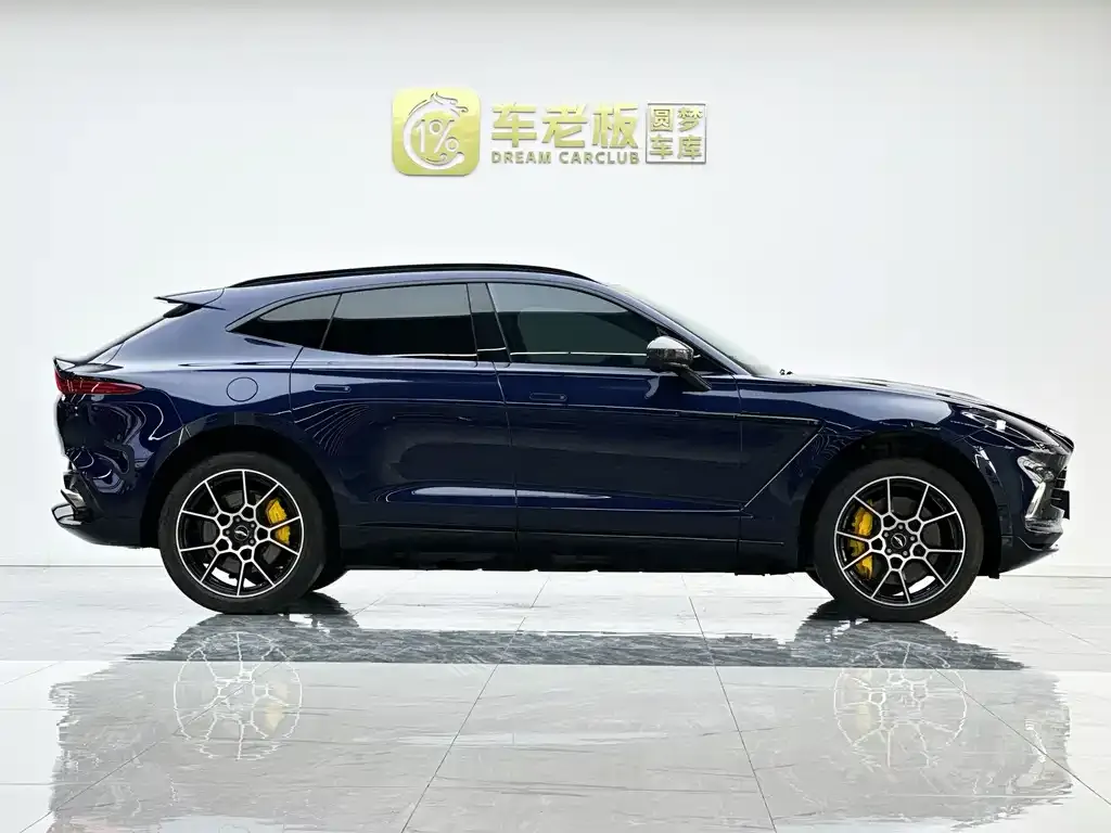 Aston Martin DBX — фото 10