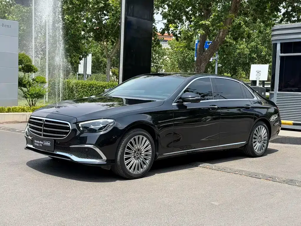 Mercedes-Benz E-Class — фото 1
