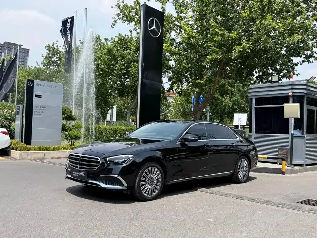 Mercedes-Benz E-Class — фото 2