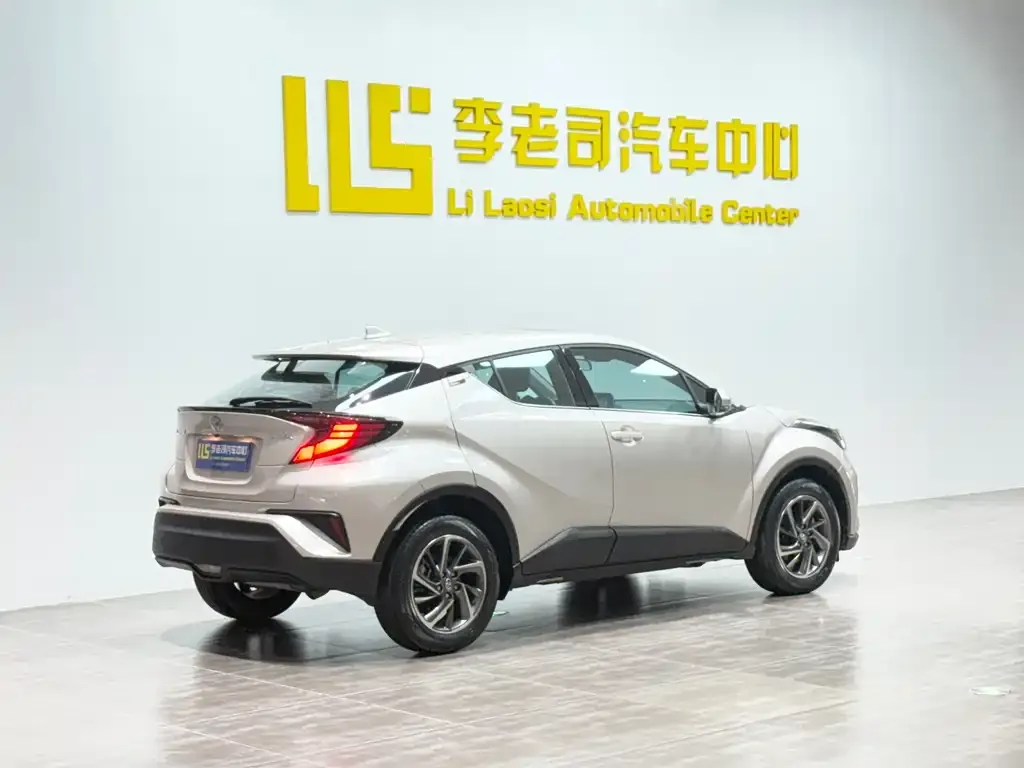 Toyota C-HR — фото 10